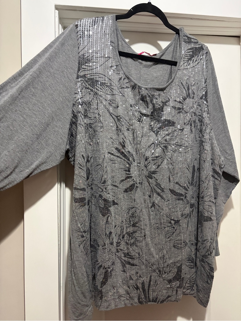 Penningtons Gray Floral Sequin-Accent Tunic Top